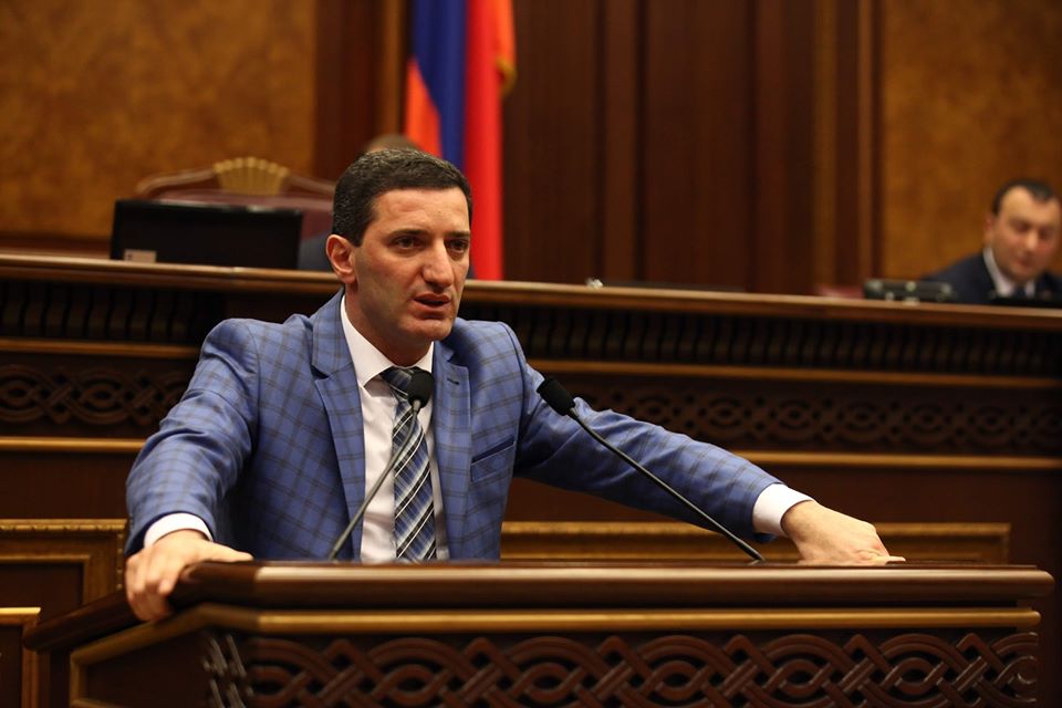 Ermənistan parlamentinin üzvü Paşinyanı
