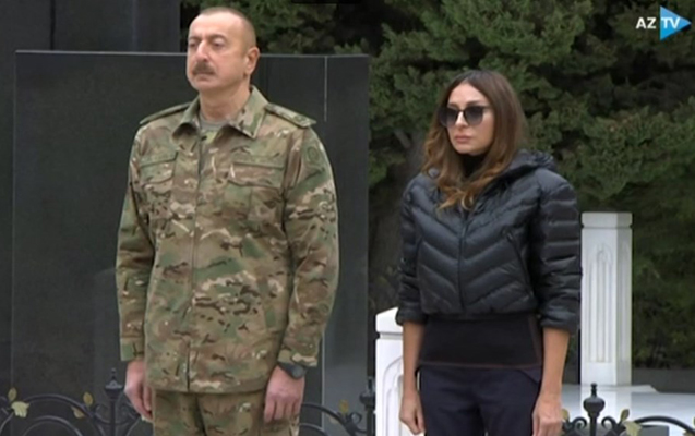 Prezident və xanımı Fəxri Xiyabanda - Video