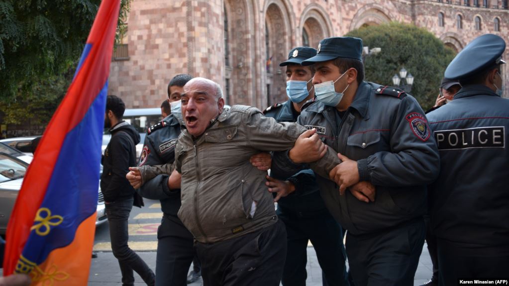 İrəvanda həbslər başladı – Ermənistan xaosa təslim olur