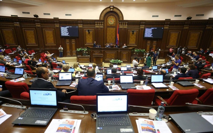 Ermənistan müxalifəti Paşinyanın qatıldığı iclası boykot etdi