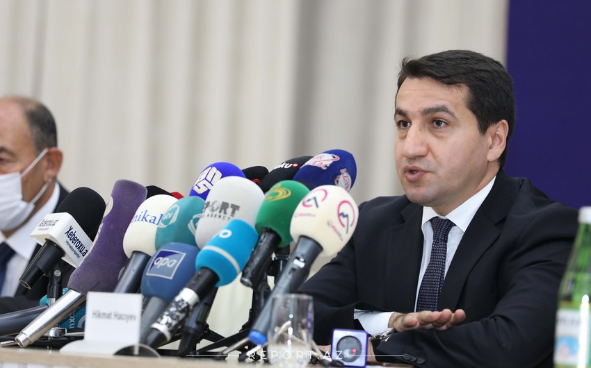 Hikmət Hacıyev: “Düşmən Şuşa ətrafındakı meşələri yandırmaq üçün ağ fosfordan istifadə edirdi
