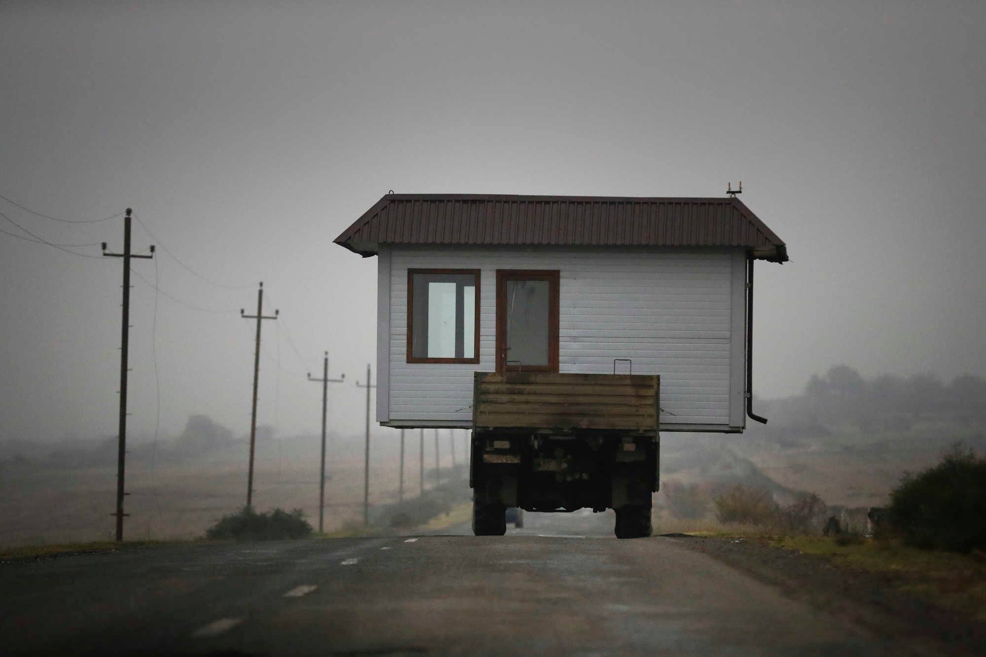Ermənilər Ağdamdan çıxarkən evlərini də aparırlar - FOTO/VİDEO