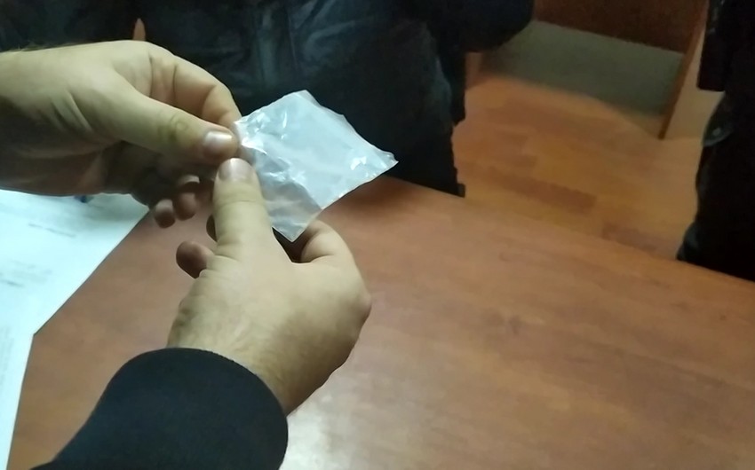 Komendant postundan narkotik keçirmək istəyən şəxs saxlanıldı - ABŞERONDA