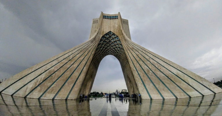 İranın ən məşhur nüvə alimi öldürüldü
