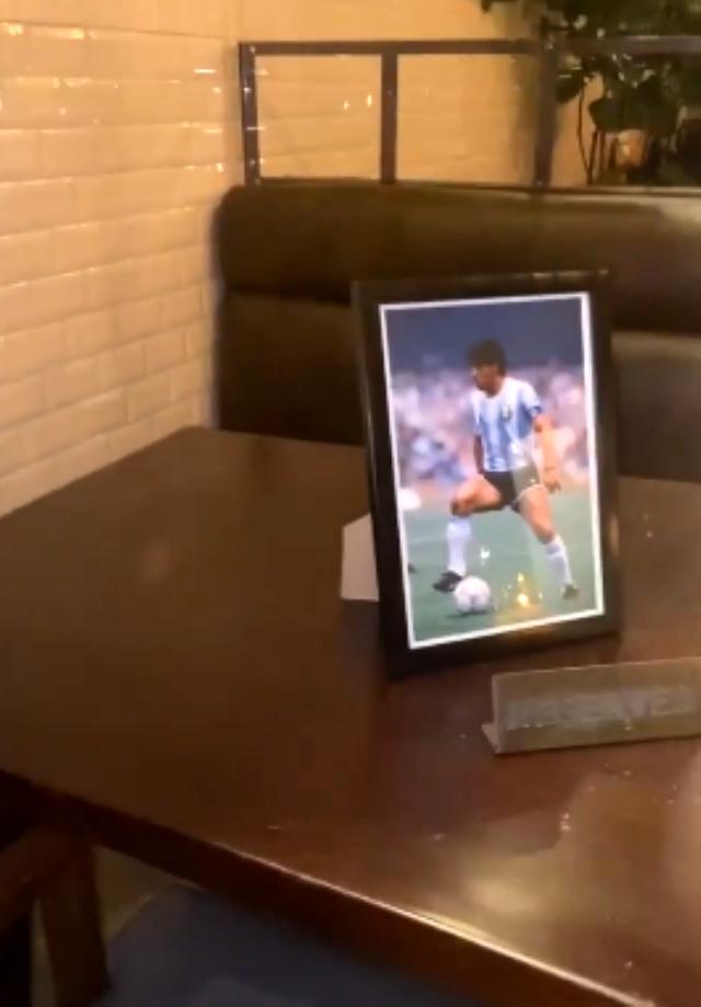 Maradonanın masasını həmişəlik rezerv etdi - FOTO