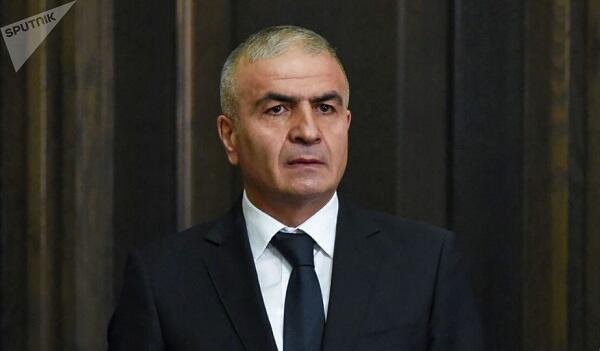 Paşinyanın daha bir yaxını istefaya gedir