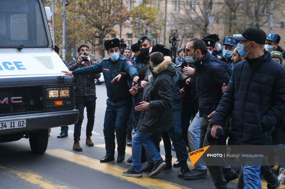 Yerevanda Paşinyanın istefasını tələb edən aksiyaçılar saxlanıldı -FOTOLAR