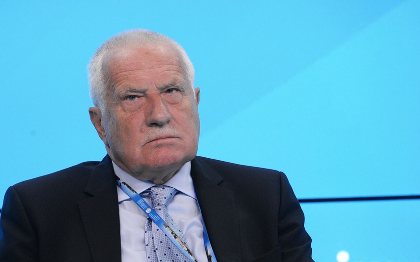 Çexiyanın sabiq prezidenti maskaya görə cərimələndi