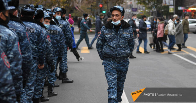 Paşinyan Yerevan küçələrinə zirehli geyimli şəxslər yeridib - Koçaryan