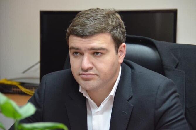 Paşinyanın daha bir deputatı mandatdan imtina etdi