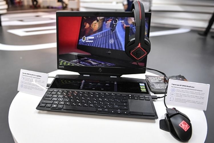 Rusiyalı aparıcı canlı yayımda intihar etdi