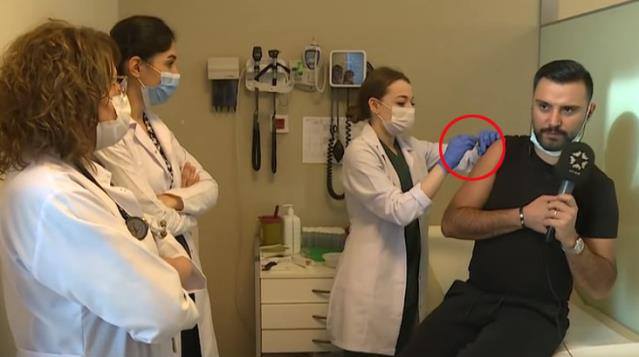 Alişan canlı yayımda koronavirus peyvəndi vurdurdu - FOTO