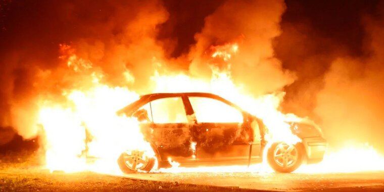 Sabirabadda “Mercedes” yandı