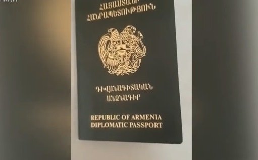 Paşinyanın diplomatik pasportu azərbaycanlıların əlinə necə keçib? – Ermənistanda qalmaqal