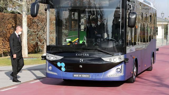 Prezident Nazirlər Kabinetinin iclasına sürücüsüz avtobusla getdi - FOTOLAR