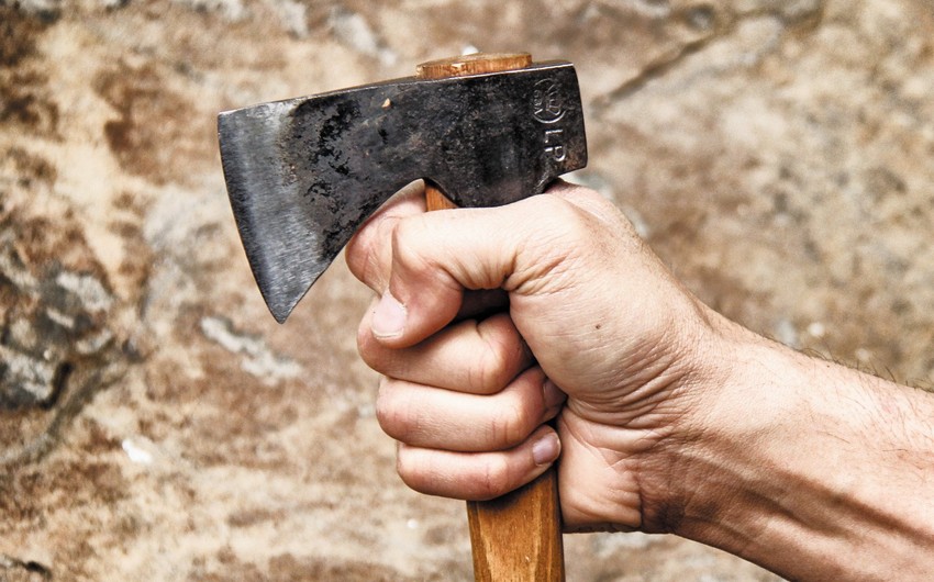 Sumqayıtda 71 yaşlı kişi baltalandı