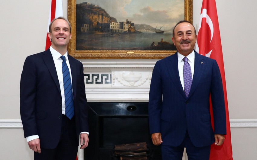 Türkiyə və Britaniya XİN başçıları arasında telefon danışığı oldu
