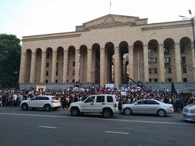 Gürcüstanda aksiya: Komendant saatına etiraz...