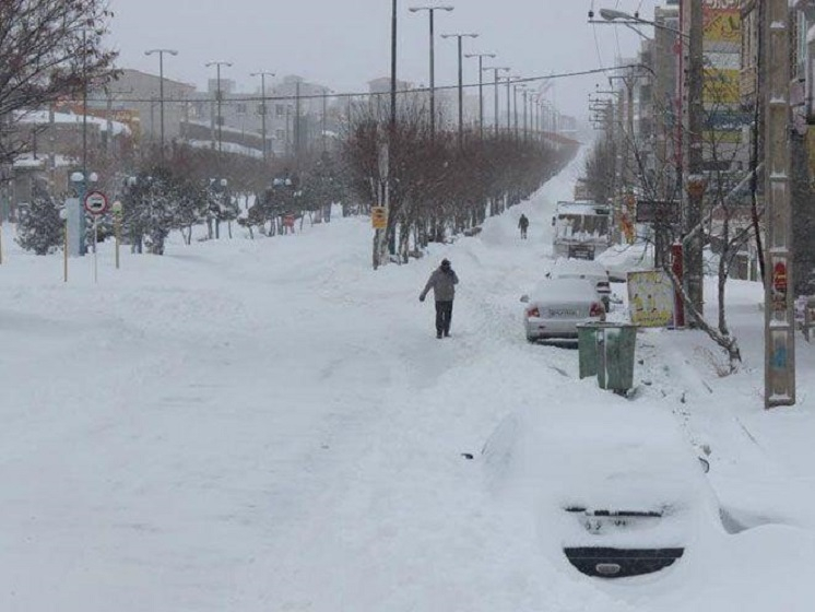 Almaniyada güclü qar nəqliyyatı iflic etdi