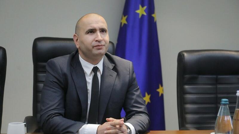 Gürcüstanda daha bir İSTEFA