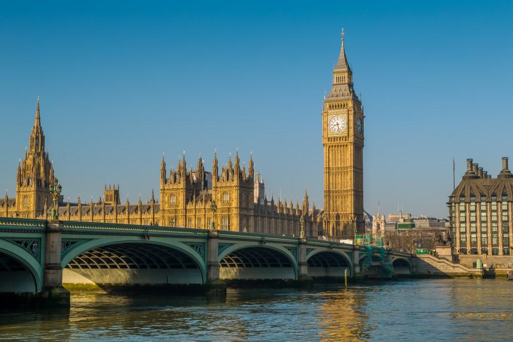 London metrosunda Qarabağla bağlı lövhələr yerləşdirildi