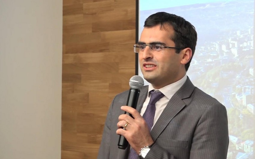 Ermənistanda nazir jurnalistə hücum edərək xəsarət yetirdi
