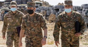 Keçmiş Qərargah rəisi Paşinyanı məhkəməyə verəcək
