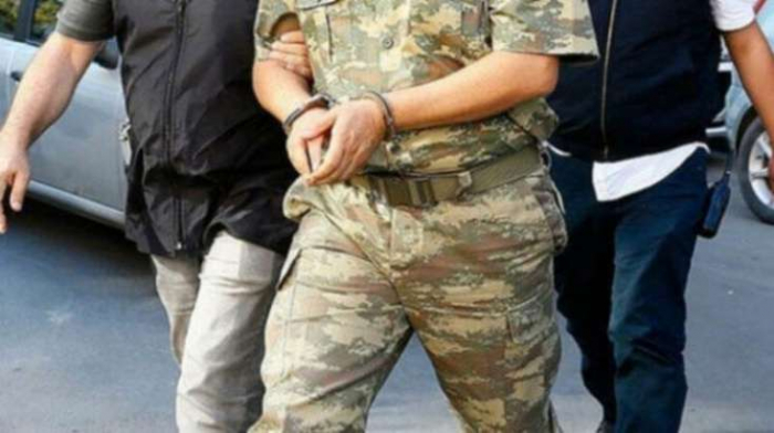 16 ayda Türkiyədə 980 hərbçi həbs edildi