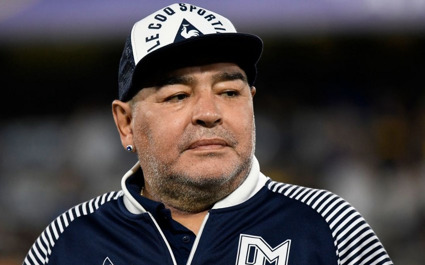 Maradonanın qadın paltarında görüntüləri yayıldı - VİDEO