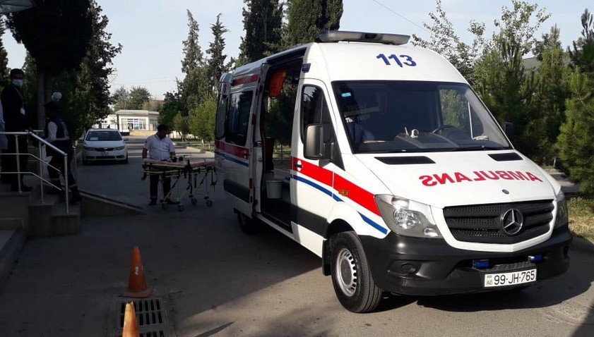 Bakı sakini qardaşını bıçaqlayandan sonra İNTİHAR ETDİ