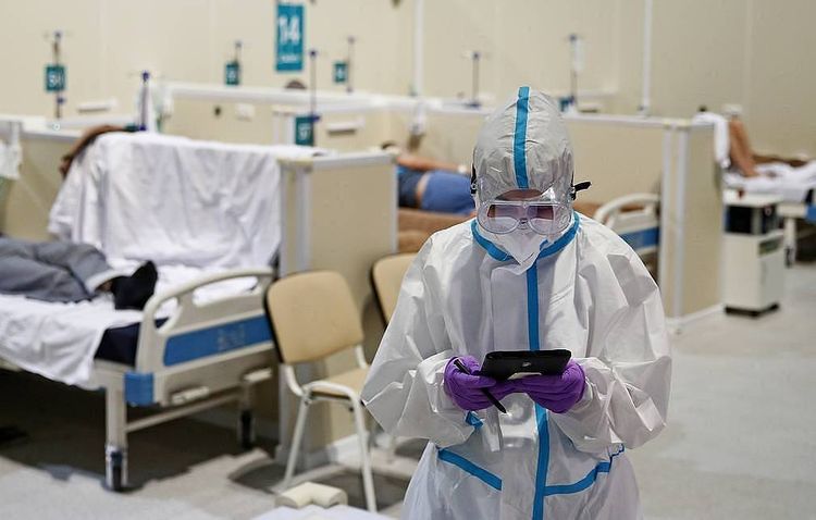 ÜST: dördüncü gündür ki, yoluxma sayı 800 mindən yuxarıdır
