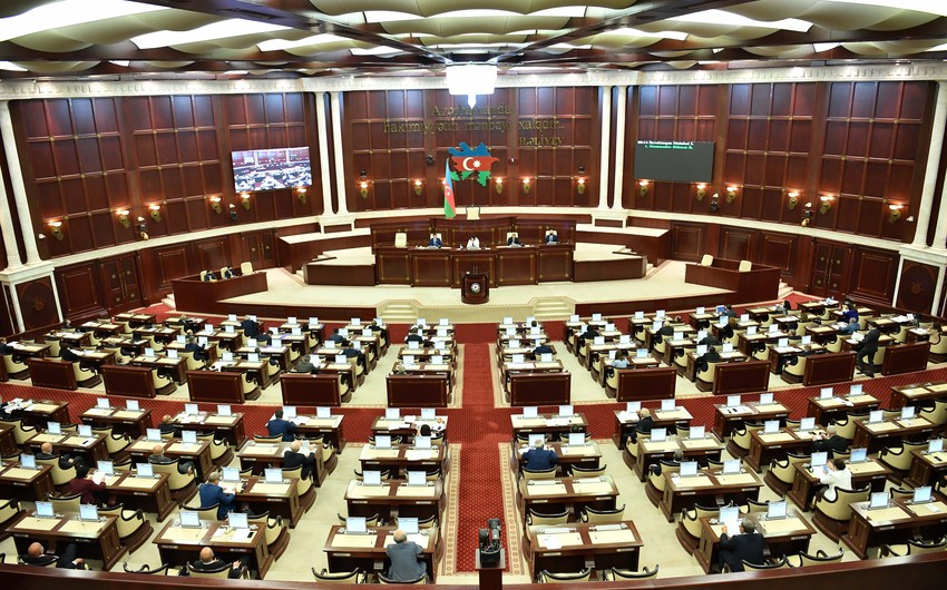 Parlamentin plenar iclasının gündəliyinə 18 məsələ daxil edildi
