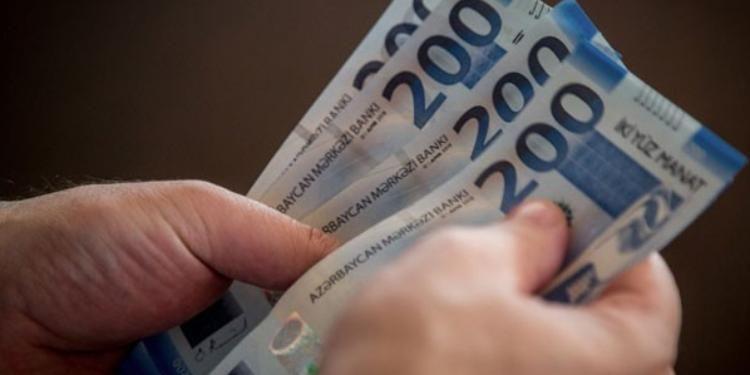 Bakıda ilin əvvəlində orta aylıq əməkhaqqı 900 manat olub