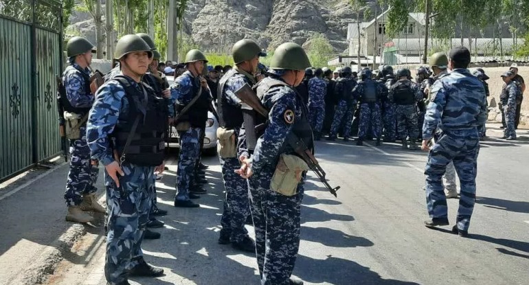 Qırğızıstanla Tacikistan toqquşması: 20 ölü, 150 yaralı - VİDEO