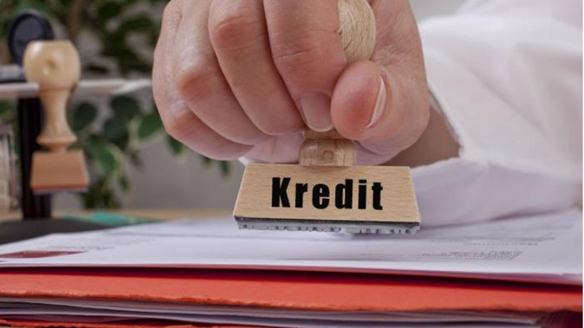Azərbaycanda kreditlərin neçə faizi istehlak üçün verilir?