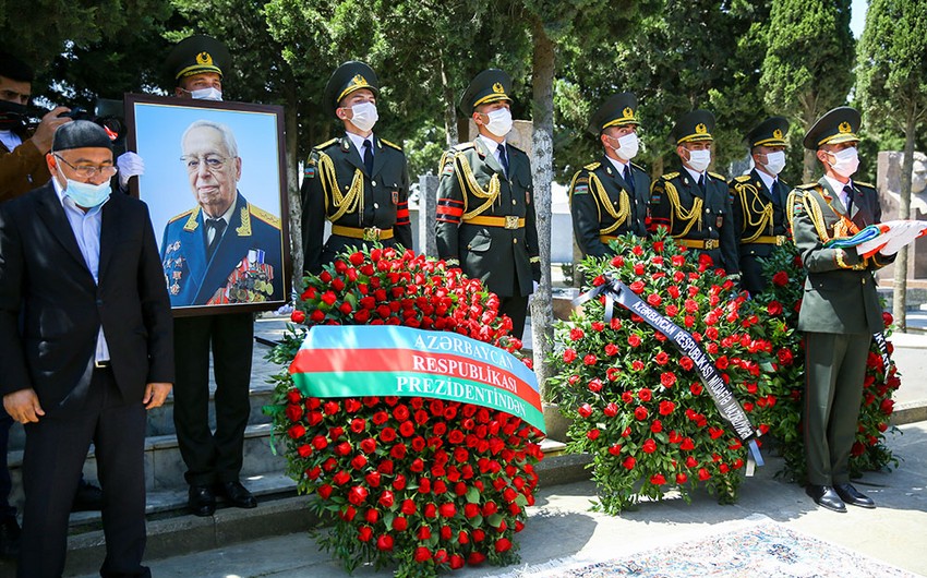 Prezident İlham Əliyev general-polkovnikin dəfn mərasiminə əklil göndərdi