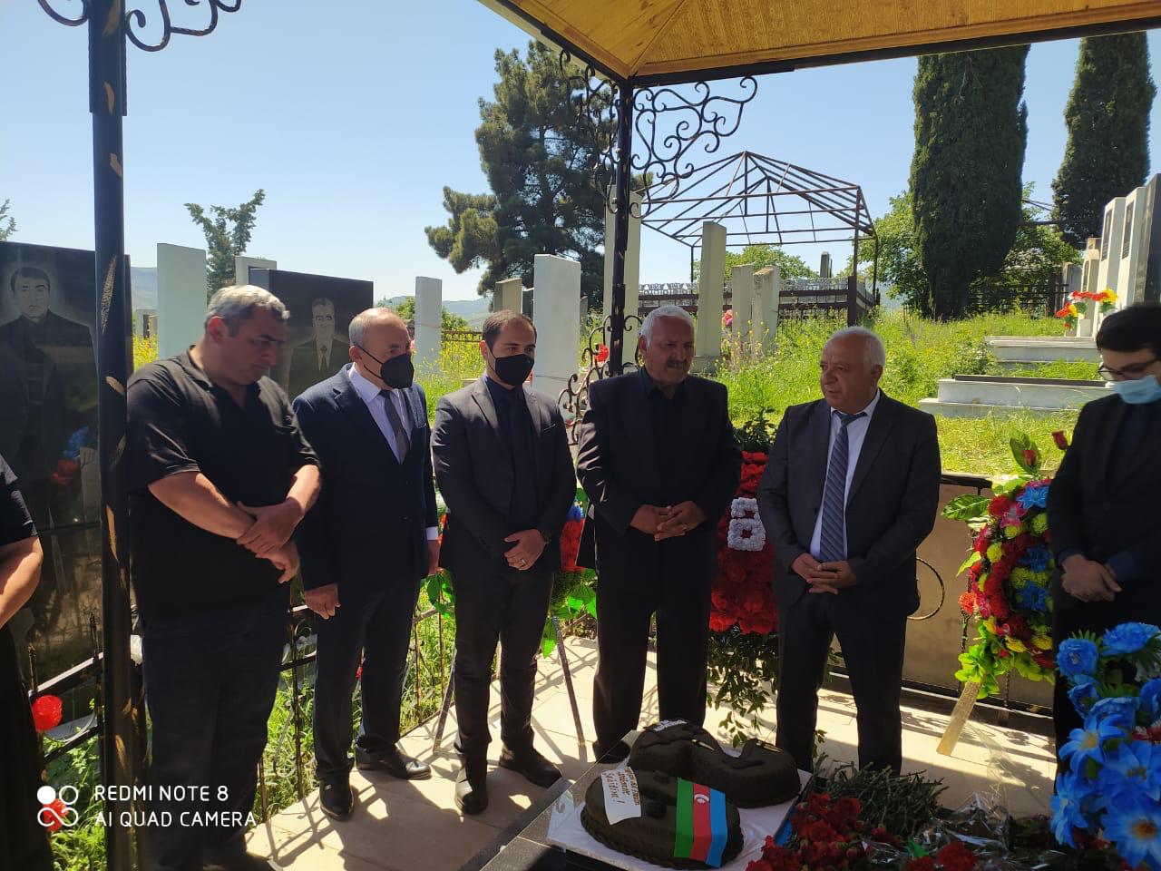 Vətən müharibəsi şəhidi Əli Qasımovun doğum günündə məzarı ziyarət olundu - FOTO