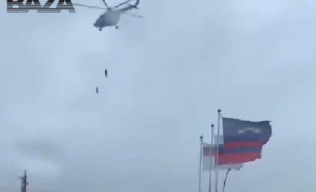 Təlimçilər helikopterdən yerə çırpıldı - VİDEO