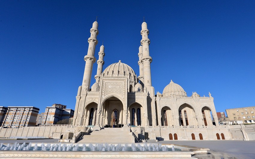 Məscidlərə 50 nəfərdən çox adam buraxılmayacaq