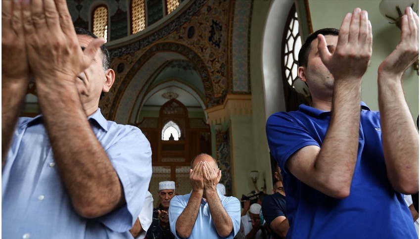 Məscidlərdə Cümə namazları növbəli qılınacaq