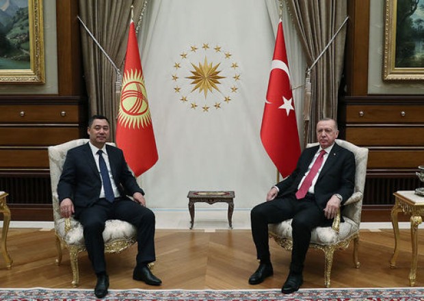 Ərdoğan Qırğızıstan prezidenti ilə görüşdü