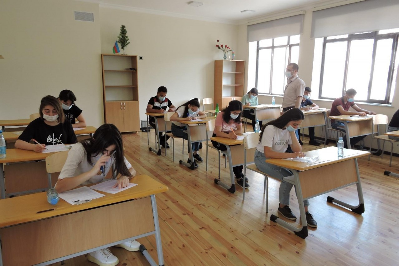 Bu gün 21 mindən çox IX sinif şagirdi imtahan verəcək