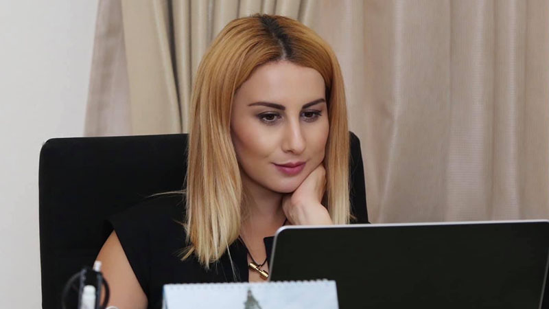 Xanım mətbuat katibi vəzifəsindən ayrıldı