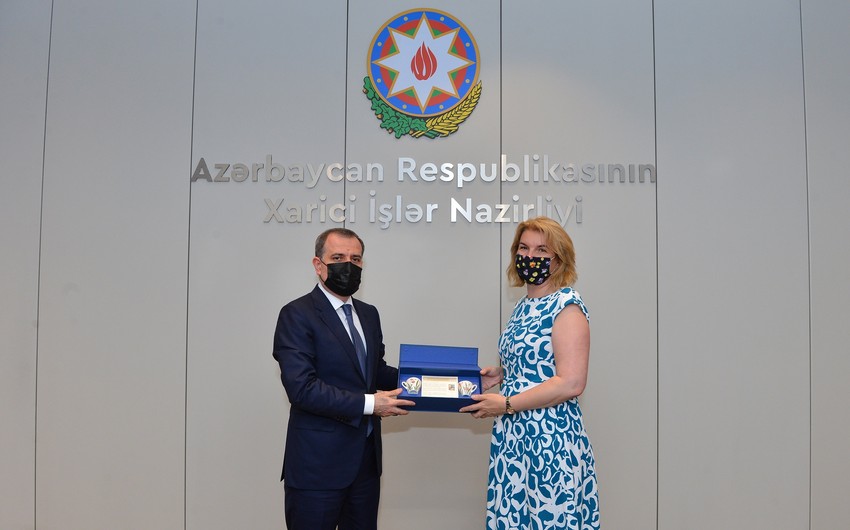 Ceyhun Bayramov AYİB-in Azərbaycan nümayəndəliyinin rəhbəri ilə görüşdü