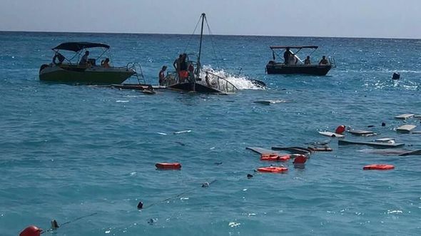 Türkiyədə tur qayığı batıb: Xəsarət alanlar var - FOTO