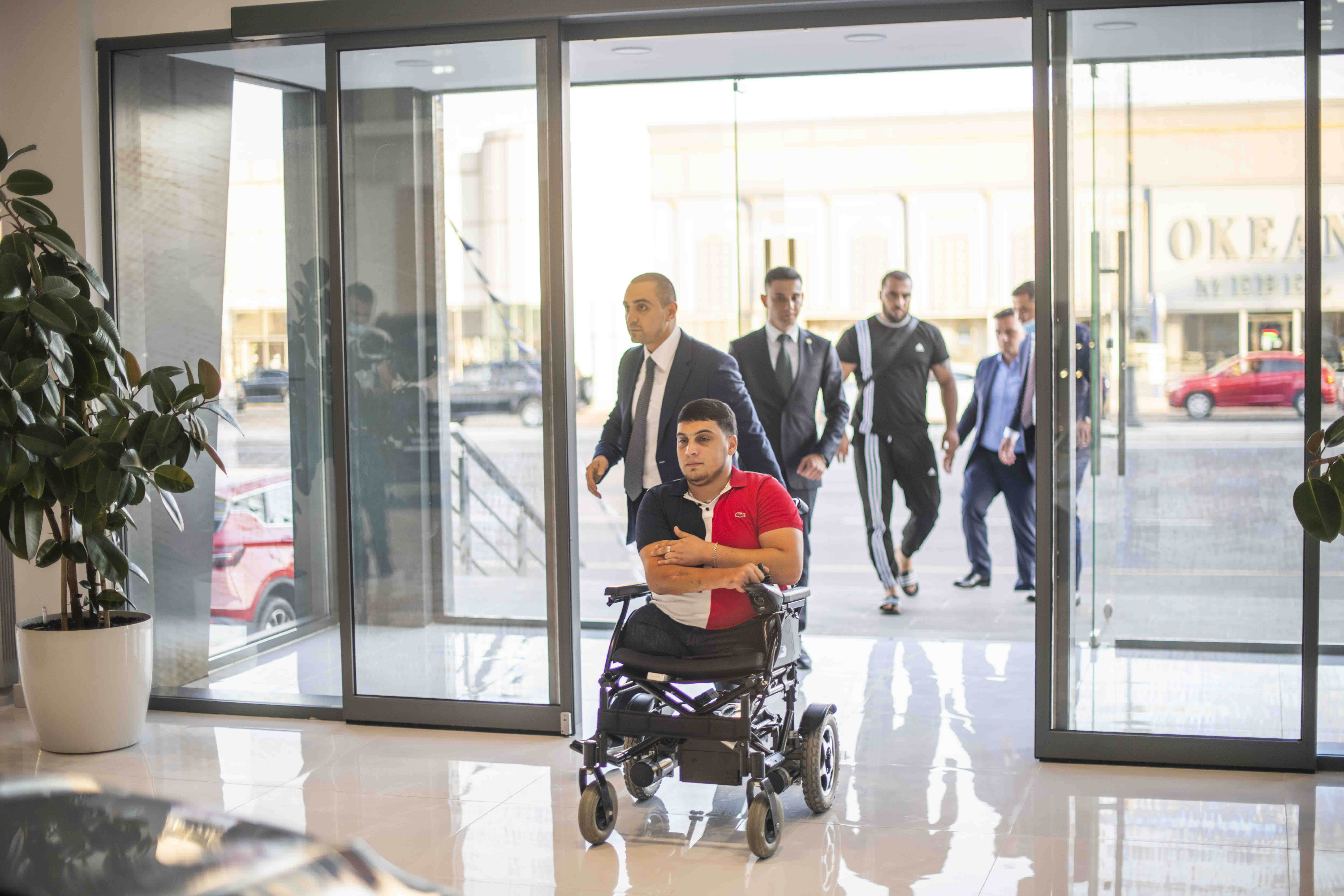 Geely Azərbaycan qazimizə avtomobil hədiyyə etdi - FOTO