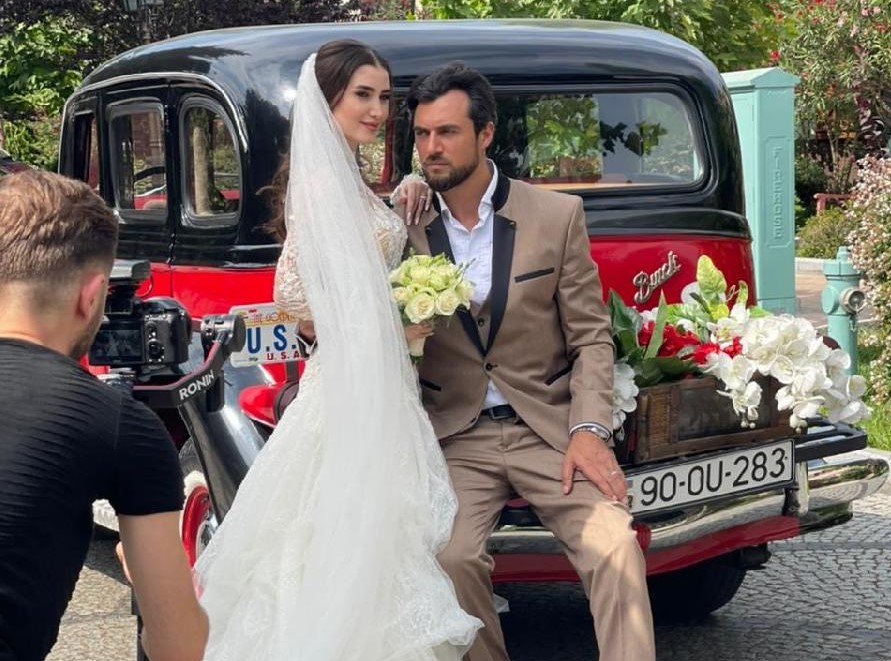 Azərbaycanın ən yaraşıqlı oğlanı polis qızla evləndi - FOTO