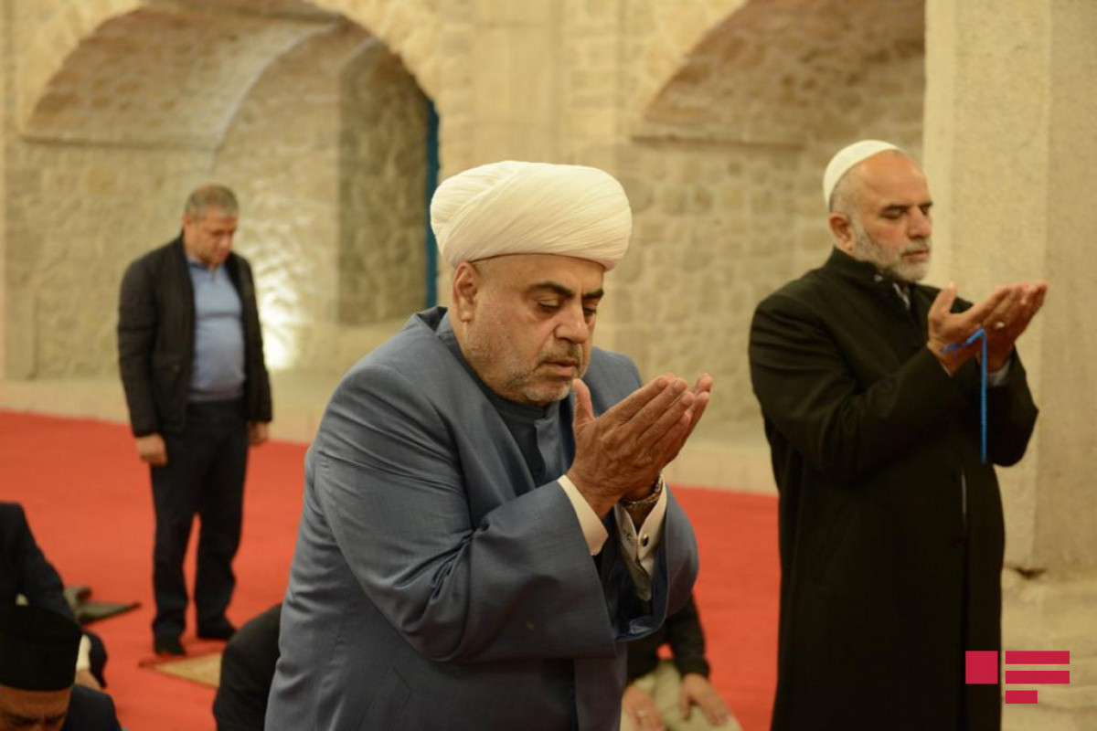 Din xadimləri Şuşada Yuxarı Gövhər Ağa məscidində namaz qılıblar - FOTOLAR
