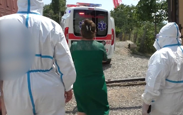 Koronavirusa yoluxan qadın övladına TOY ETDİ