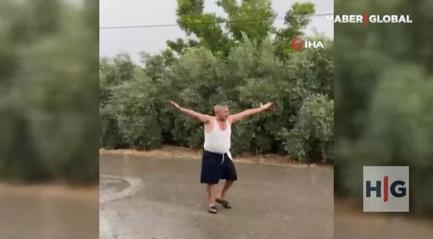 “Ver, Allahım, ver” - Antalyalı sakinin yağış sevinci - VİDEO